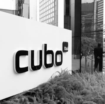 Placa do Cubo Itaú em São Paulo